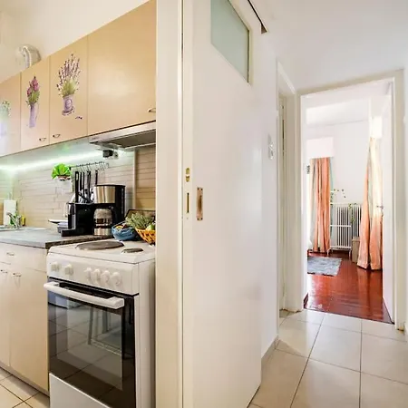 Paradise Cozy 53 Sqm Near To Metro Apartment